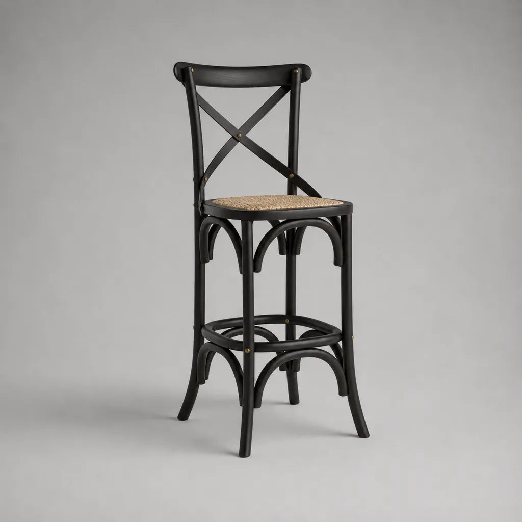 Sgabello barra in legno nero con schienale in croce e seduto in rottano naturale, 45 × 49 × 112 cm, altezza seduta 75 cm