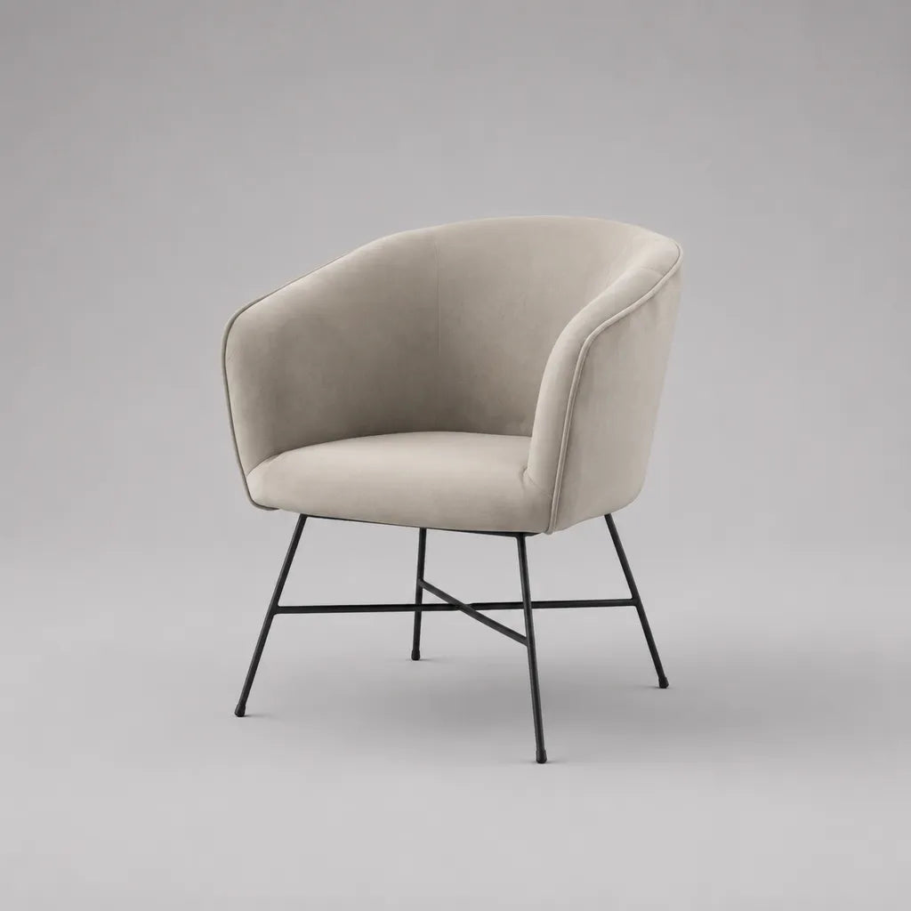 Sedia rivestita in velluto beige chiaro con piedini in acciaio nero, 73 × 72 × 78 cm