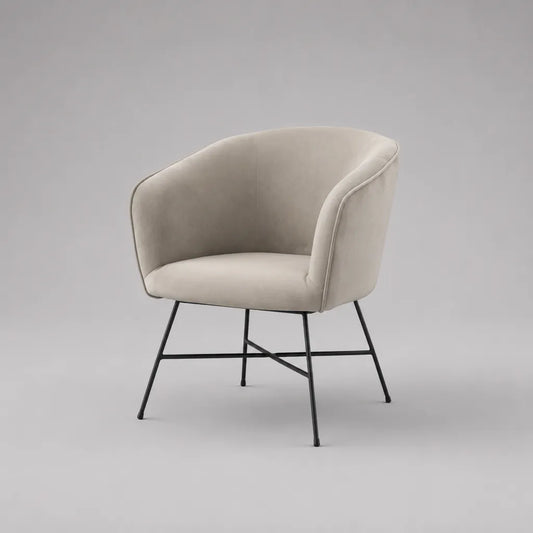 Sedia rivestita in velluto beige chiaro con piedini in acciaio nero, 73 × 72 × 78 cm
